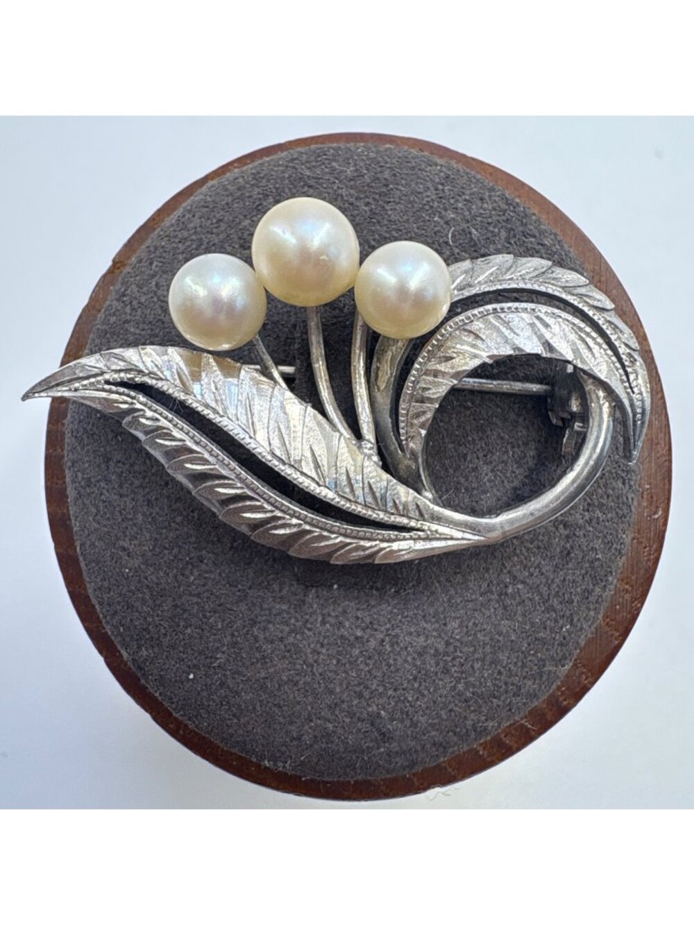 Peg Set Cultured Pearl Leaf Brooch Sterling Silver 925 Size 1.5" Length